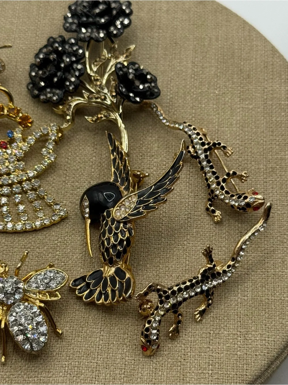 Set of 7 animal brooch lot